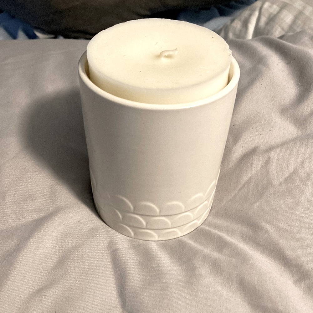 Elyn Sweet Rose Water 100% plant based wax candle NWT